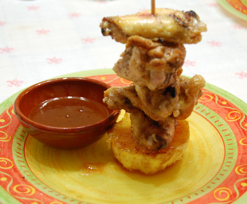 Alitas de pollo fritas con salsa agridulce