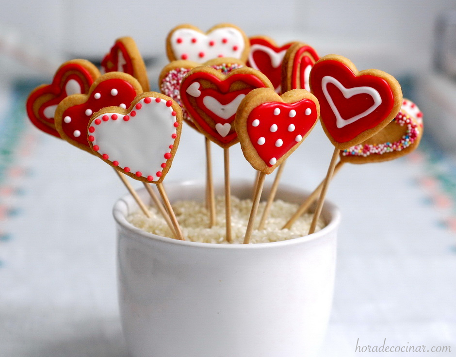 Galletas de mantequilla decoradas con glasa, para San Valentín