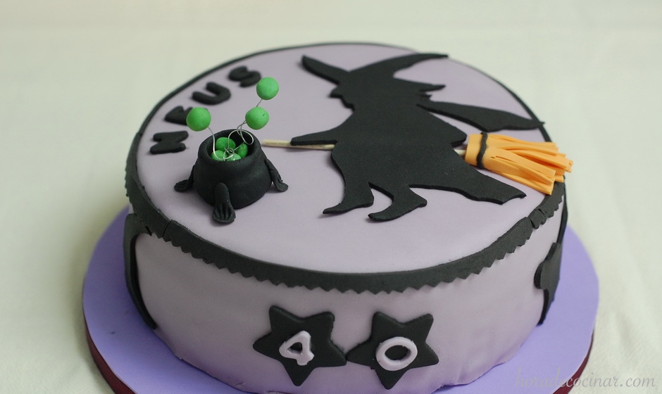 Tarta fondant Bruja de cumpleaños