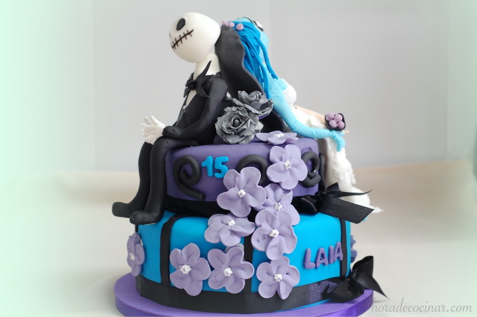 Tarta fondant dos pisos Jack Skeleton y Novia Cadáver