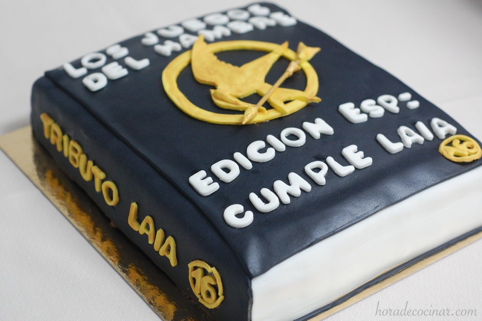 Tarta fondant libro :  Los Juegos del Hambre