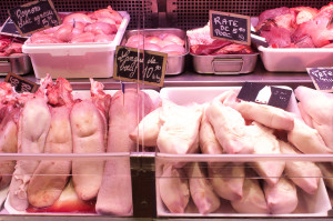 Lengua y pies de cerdo