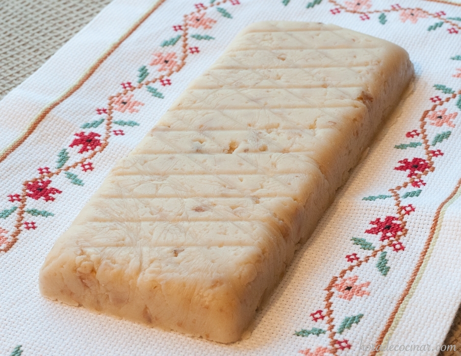 Turrón de nata y nueces