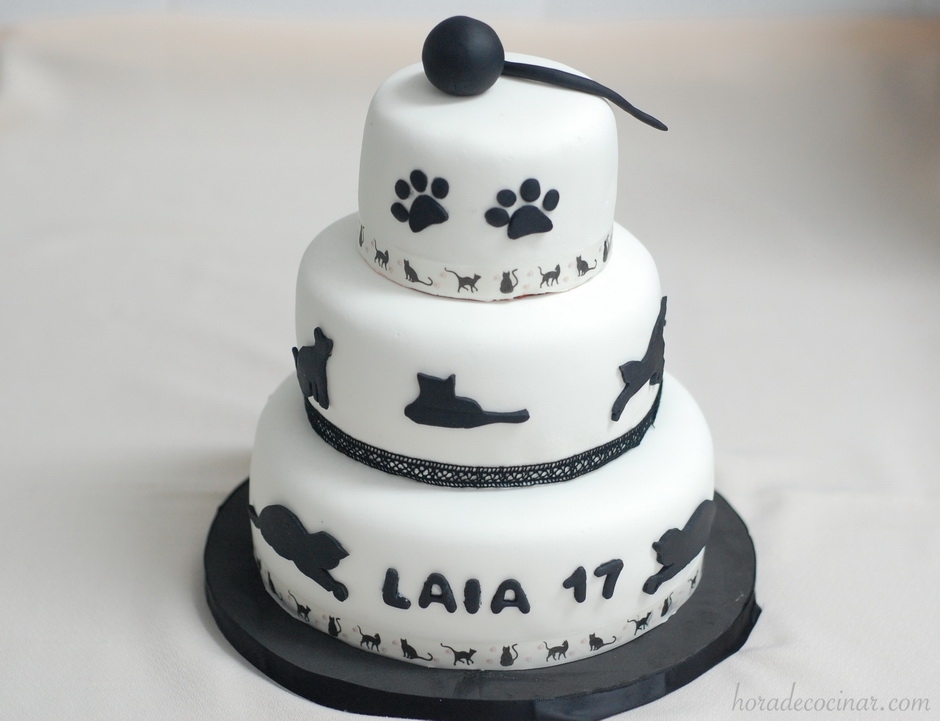 Tarta fondant 3 pisos con gatos