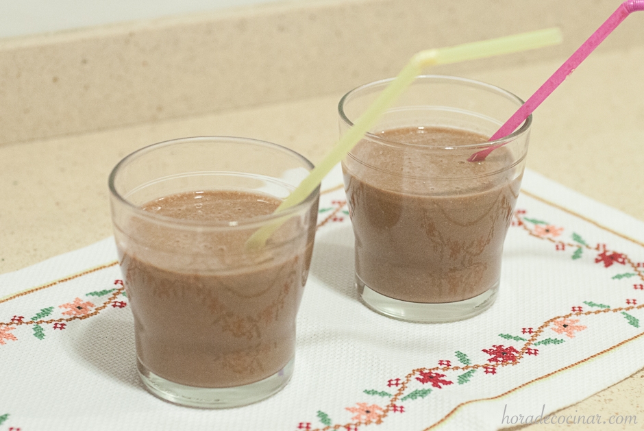 Batido de cacao, plátano y avena