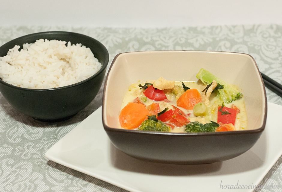 Curry verde de verduras y pollo