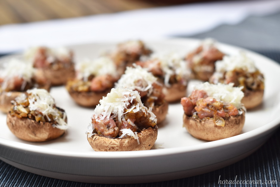 Champiñones rellenos con longaniza de Graus