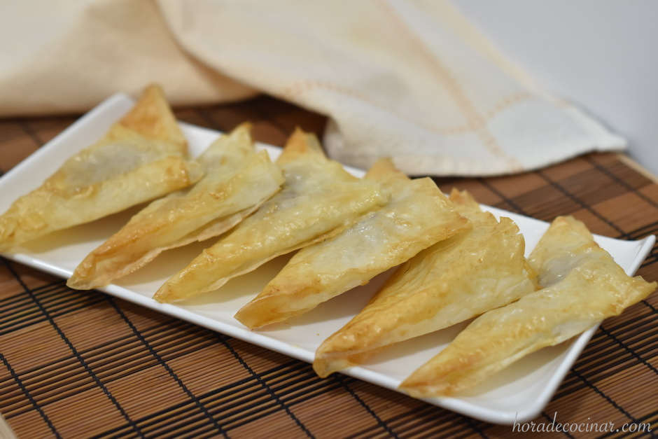 Bricks de pasta filo rellenos de membrillo y gorgonzola